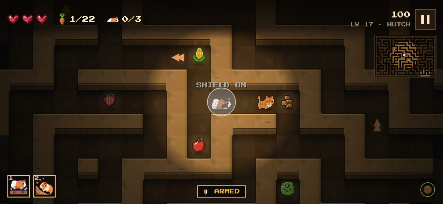 Maze Pig screenshot: a shield bubble protects the pig as a cat closes in